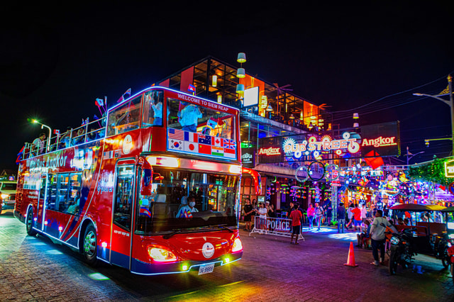 Siem Reap: Happy Night Bus City Tour