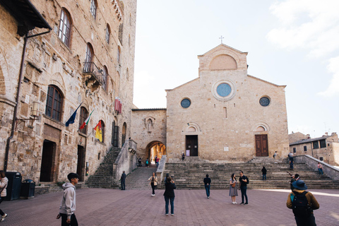 San Gimignano & Volterra: privétransfer vanuit Florence