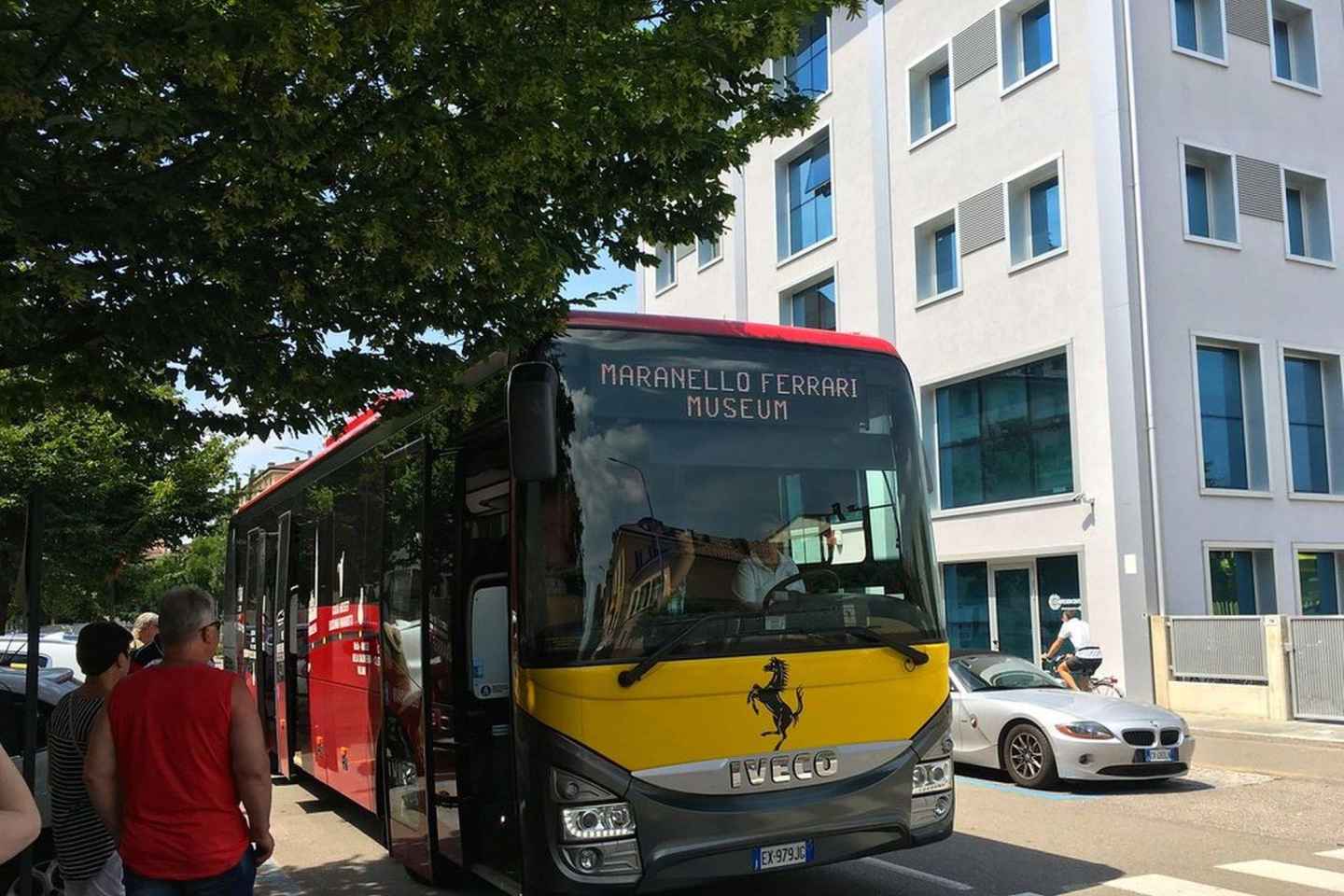 摩德纳与马拉内罗：法拉利博物馆双重体验及便捷巴士接驳