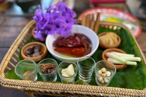 Authentieke Thaise kookles met marktrondleiding.Thaise kookles en rondleiding op de versmarkt