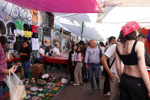 Tour a piedi di Tlatelolco e del mercato di La lagunilla a Città del MessicoTlatelolco e il mercato La Lagunilla Tour a piedi di Città del Messico