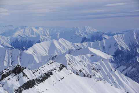 Au-delà de Tbilissi : Explorez l'Ananuri, le Gudauri et le KazbegiAu-delà de Tbilissi : Explorez la région sauvage de Kazbegi