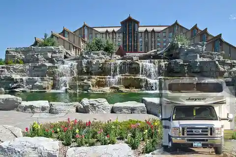 Toronto: Casino Rama VIP RV Tour with Private Driver
