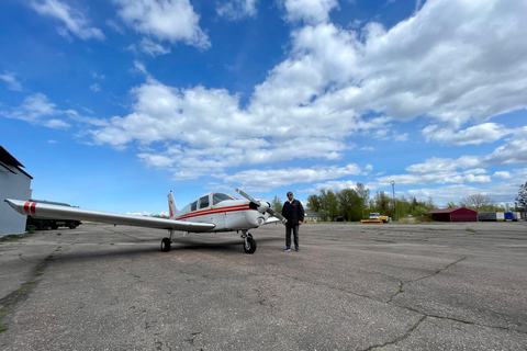 Vliegtuigvlucht boven Riga of LetlandVlucht over de kastelen van Letland