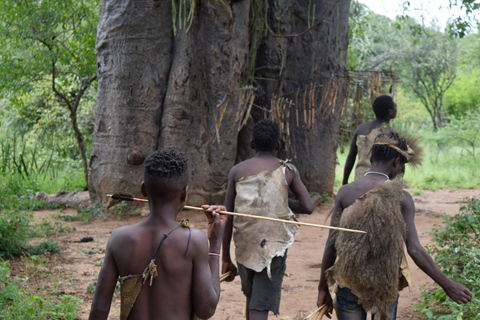 Au départ d'Arusha : circuit du lac Eyasi, des villages Datoga et HadzabeAu départ d'Arusha : visite du lac Eyasi, des villages Datoga et Hadzabe