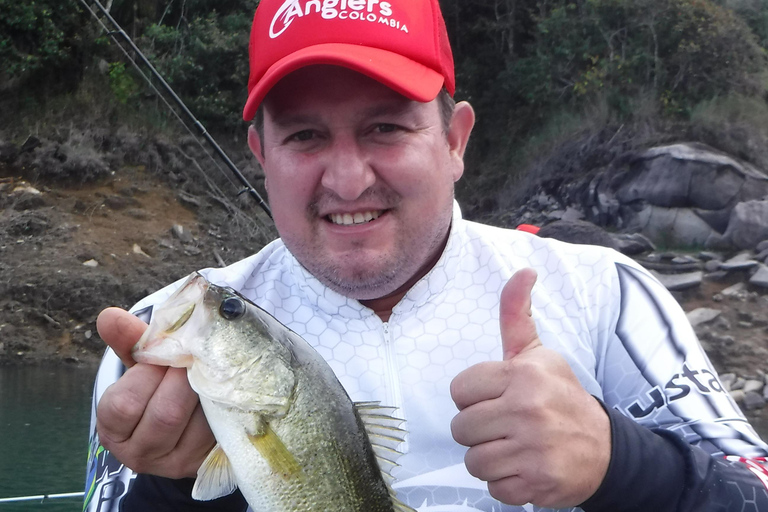 Guatapé: All-inclusive private fishing experience (24-hour advance booking) Guatapé: All-inclusive sport fishing experience (24-hour advance booking)