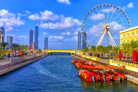 From Dubai: Sharjah City Tour, Gold Souk, Old Markets & More