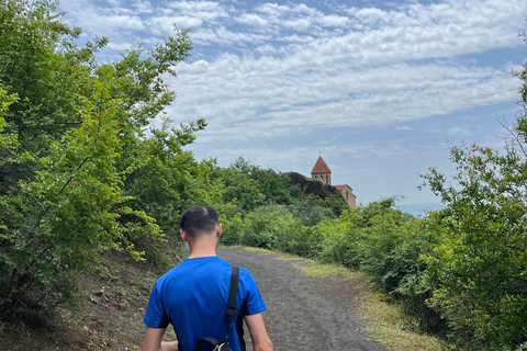Bakú: excursión de escalada al castillo de hadas de Zagatala con acampadaBakú: Excursión al castillo encantado de Zagatala con acampada