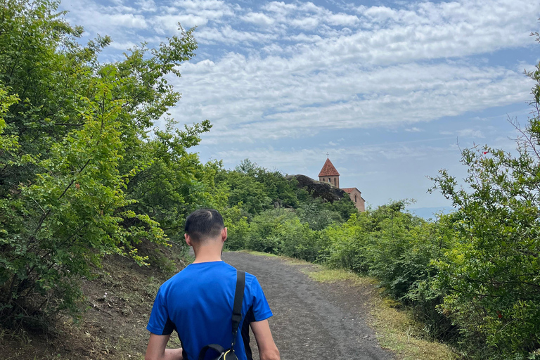 Bakú: excursión de escalada al castillo de hadas de Zagatala con acampadaBakú: Excursión al castillo encantado de Zagatala con acampada