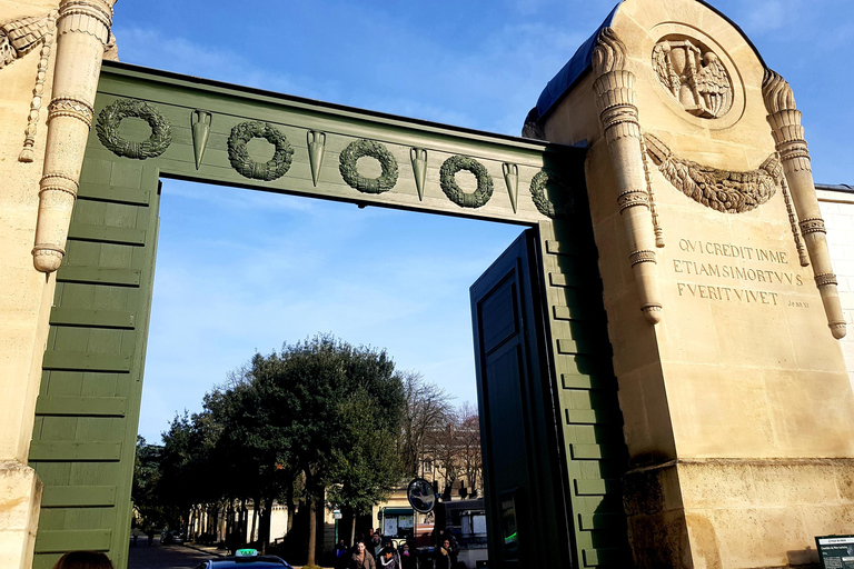 Père-Lachaise : histoires et mystères contés par un comédien En français