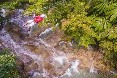 Ocho Rio: excursão às cataratas do rio Dunns, rafting, cavalos e tirolesa