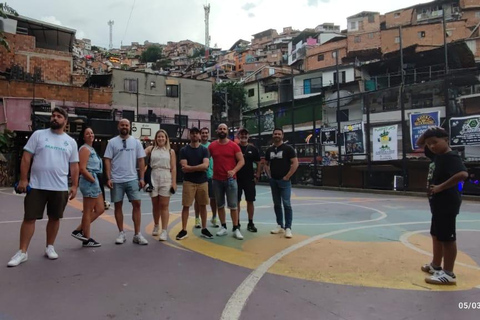 Medellin: Comuna 13 Graffiti Tour with Cable Car Ride