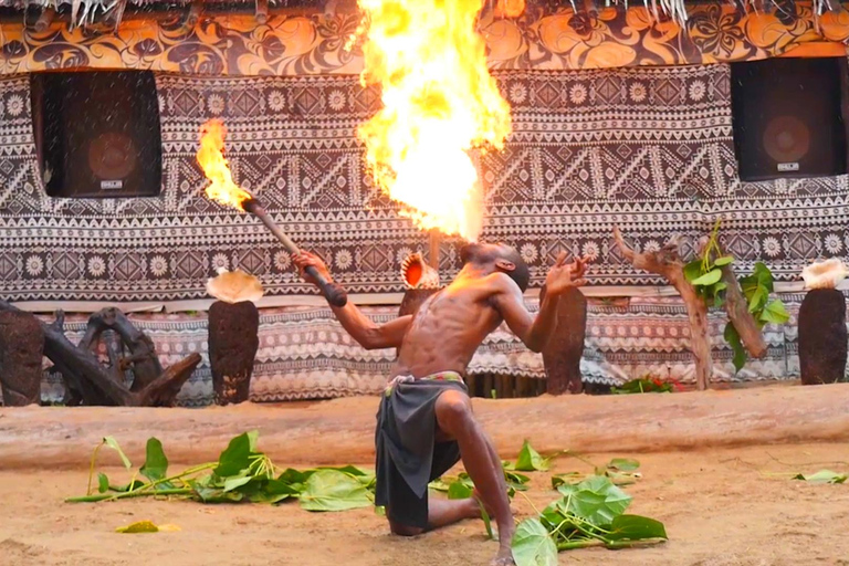 Fidżi: Rejs po rzece o zachodzie słońca i doświadczenie tańca ognia na wyspieZ Shangri-la do Warwick na Fidżi - Odbiór około 15:10