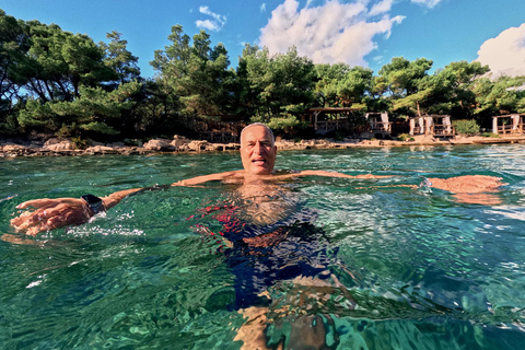 Makarska: 3-Island Speedboat Tour with Cave and Blue Lagoon Tour with Pick-up
