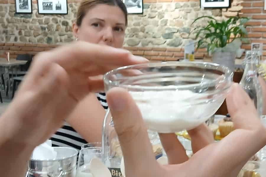 Sofia: Bulgarische Joghurtverkostung in antiken Ruinen. Foto: GetYourGuide