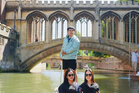Chinese Punting Tour in Cambridge Chinese Punting Tour in Cambridge (Shared)