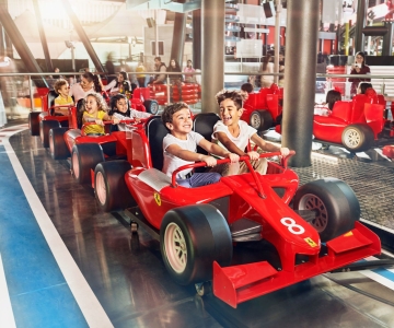 Абу-Даби: входной билет в парк Ferrari World с трансфером