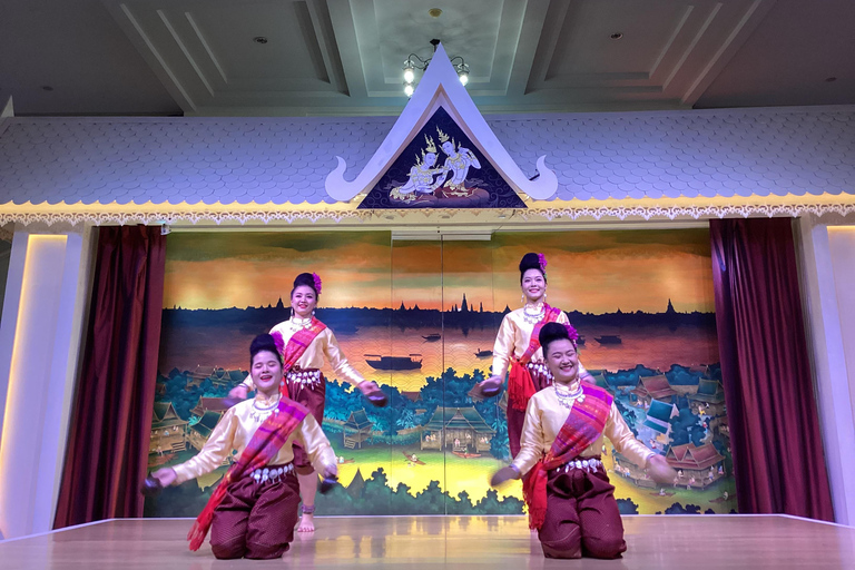 Calypso Cabaret en Asiatique: espectáculo de ladyboys en primera filaEspectáculo nocturno