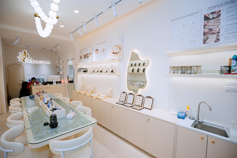 Hanoi: Pearl Farm Mussel-Opening & Jewelry Experience