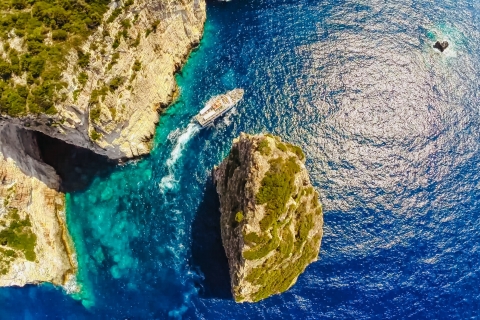 Depuis Corfou : croisière à l’île Paxi et aux grottes bleuesCroisière Paxi et Gaios prise en charge du sud de Corfou
