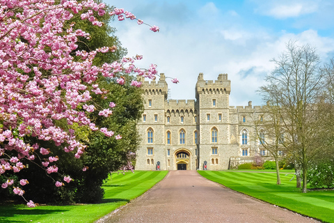 London: Windsor Castle Tour w/ Entry Ticket & Transportation