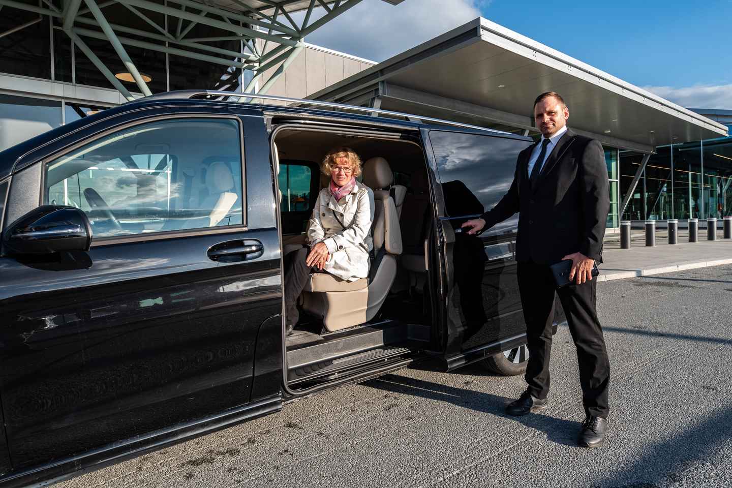 特罗姆瑟：市中心至机场VIP接送服务（1-5人）