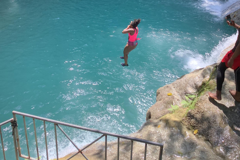 Montego Bay: Blue Hole i Jungle River Tubing Tour