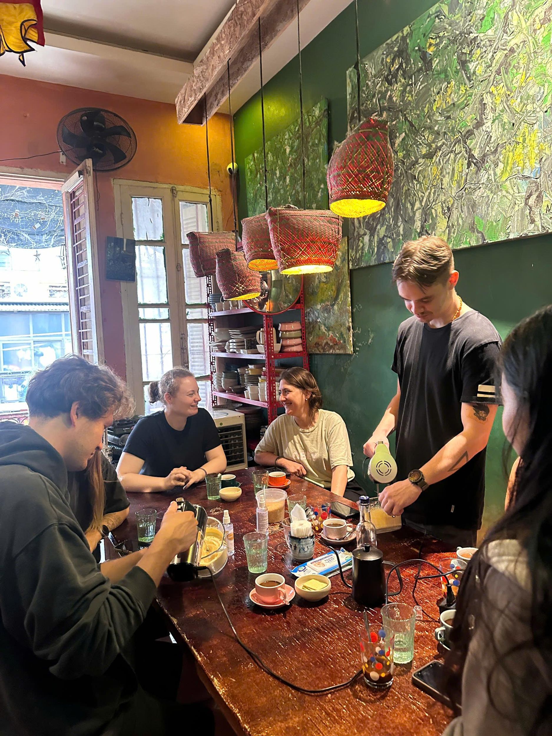 Hanoi: Mache 6 legendäre Kaffees in einem historischen Haus mit Einheimischen