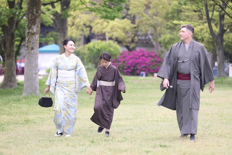 Osaka : location de kimonos, séance photo et visite du châteauVeuillez rendre le kimono le lendemain.