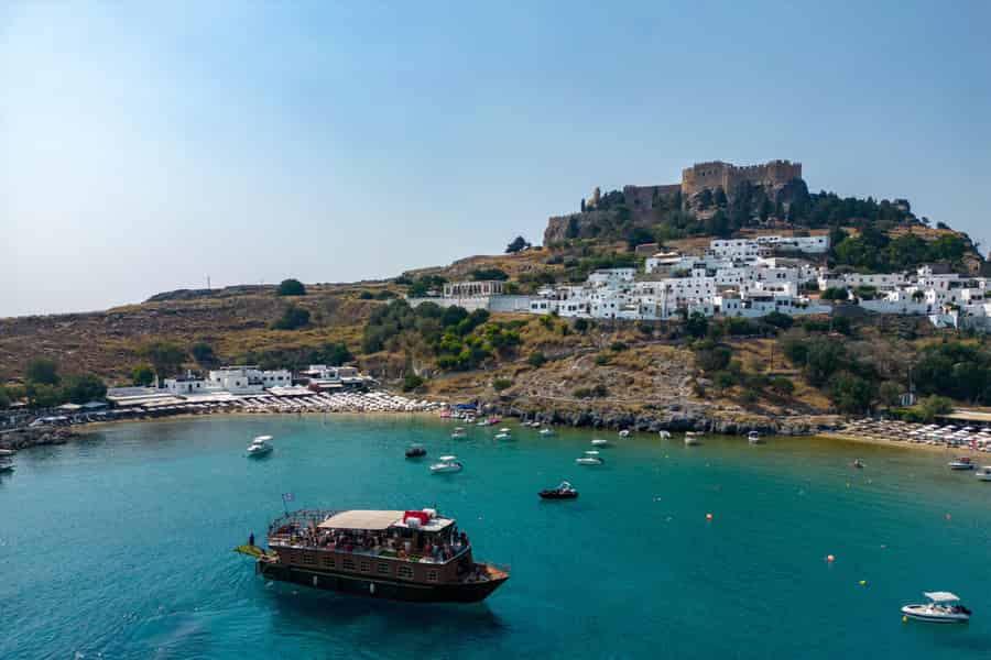 Kolympia : Transfer & Kreuzfahrt nach Lindos mit 3 Badestopps. Foto: GetYourGuide Kolympia : Transfer & Kreuzfahrt nach Lindos mit 3 Badestopps. Foto: GetYourGuide