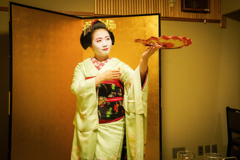 Kyoto: Meet the Geisha with Gion Historic Walking Tour
