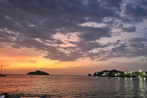 Santa Marta: Sunset Catamaran Cruise with DJ & Wine