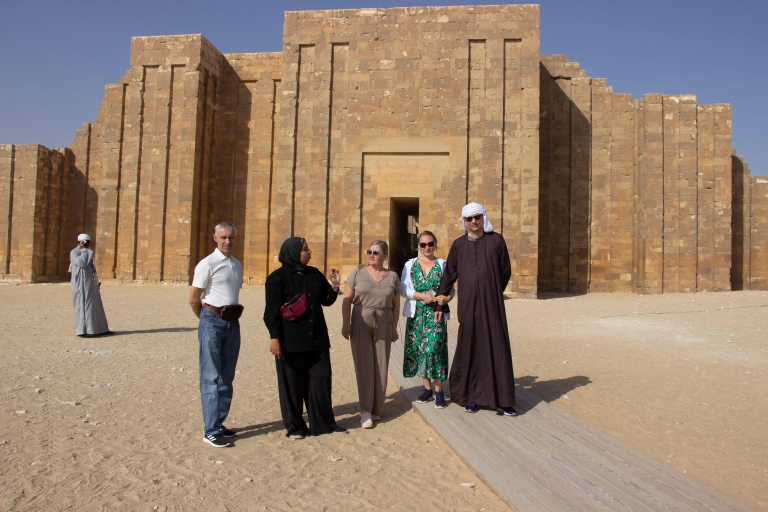 Hurghada: Tour privado a las Pirámides de Guiza y SaqqaraTour privado desde Hurghada a las Pirámides de Giza y Saqqara