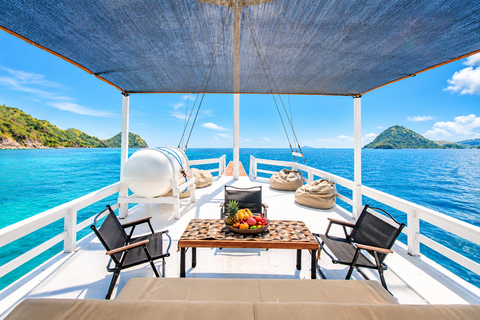 3-Day Komodo National Park Cruise with NK Superior Phinisi Sharing Cabin, Single Bed, Ocean View