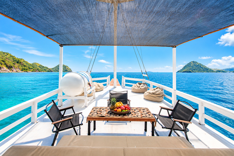 3-Day Komodo National Park Cruise with NK Superior Phinisi Sharing Cabin, Single Bed, Ocean View