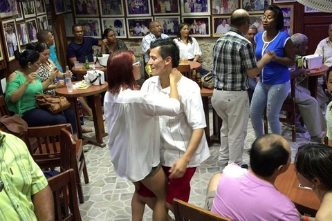 Cartagena: Tour privado pelos bares de salsa com guiaCartagena: Tour privado por bares de salsa com guia