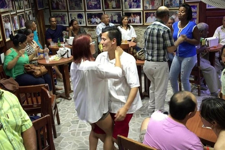 Cartagena: Tour privado pelos bares de salsa com guiaCartagena: Tour privado por bares de salsa com guia