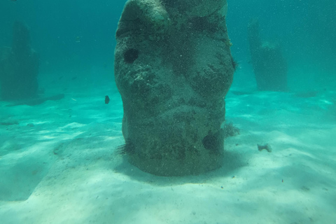 Cancun: Snorkeling Boat Tour with Hotel Transfer and Gear