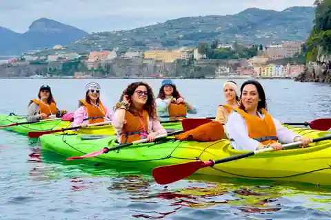 Sorrento: tour guidato in kayak + 1 ora di paddleboarding SUP gratis