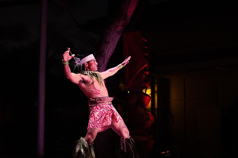Honolulu: Ka Moana Luau Dinner and Show with Transportation Splash Package with Transportation