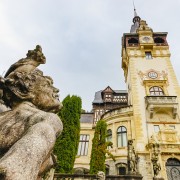 Da Bucarest: tour di un'intera giornata al castello di Peles, al castello di Dracula (Bran) e a Brasov con trasferimento