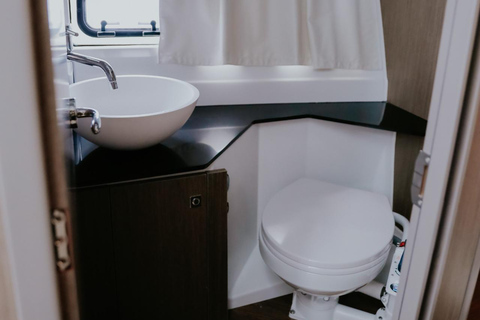 Jakarta: Private Luxus-Yacht-Tour zu 3 Inseln mit SchnorchelnPrivate Tour zum Inselhopping am Vormittag (08:00–12:00 Uhr)