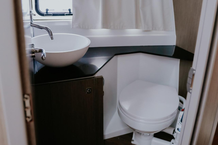 Jakarta: Private Luxus-Yacht-Tour zu 3 Inseln mit SchnorchelnPrivate Tour zum Inselhopping am Vormittag (08:00–12:00 Uhr)