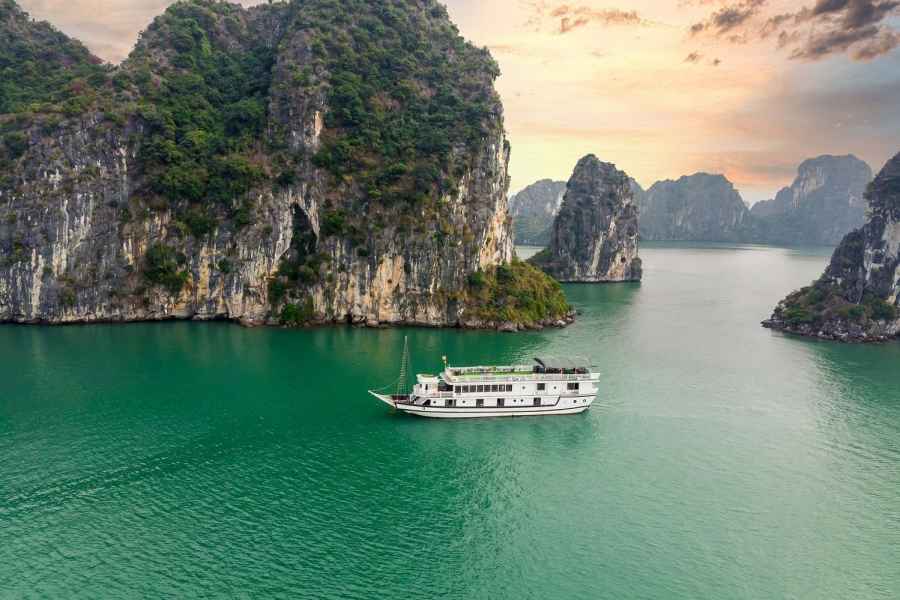 Ab Hanoi: 2-tägige Bootstour durch die Ha Long Bay. Foto: GetYourGuide