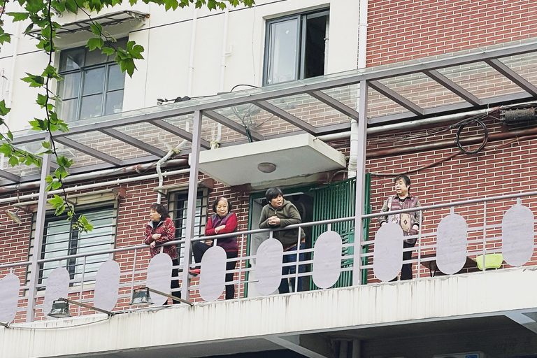 Spiritual Shanghai: Longhua Temple Tour with Food Tasting