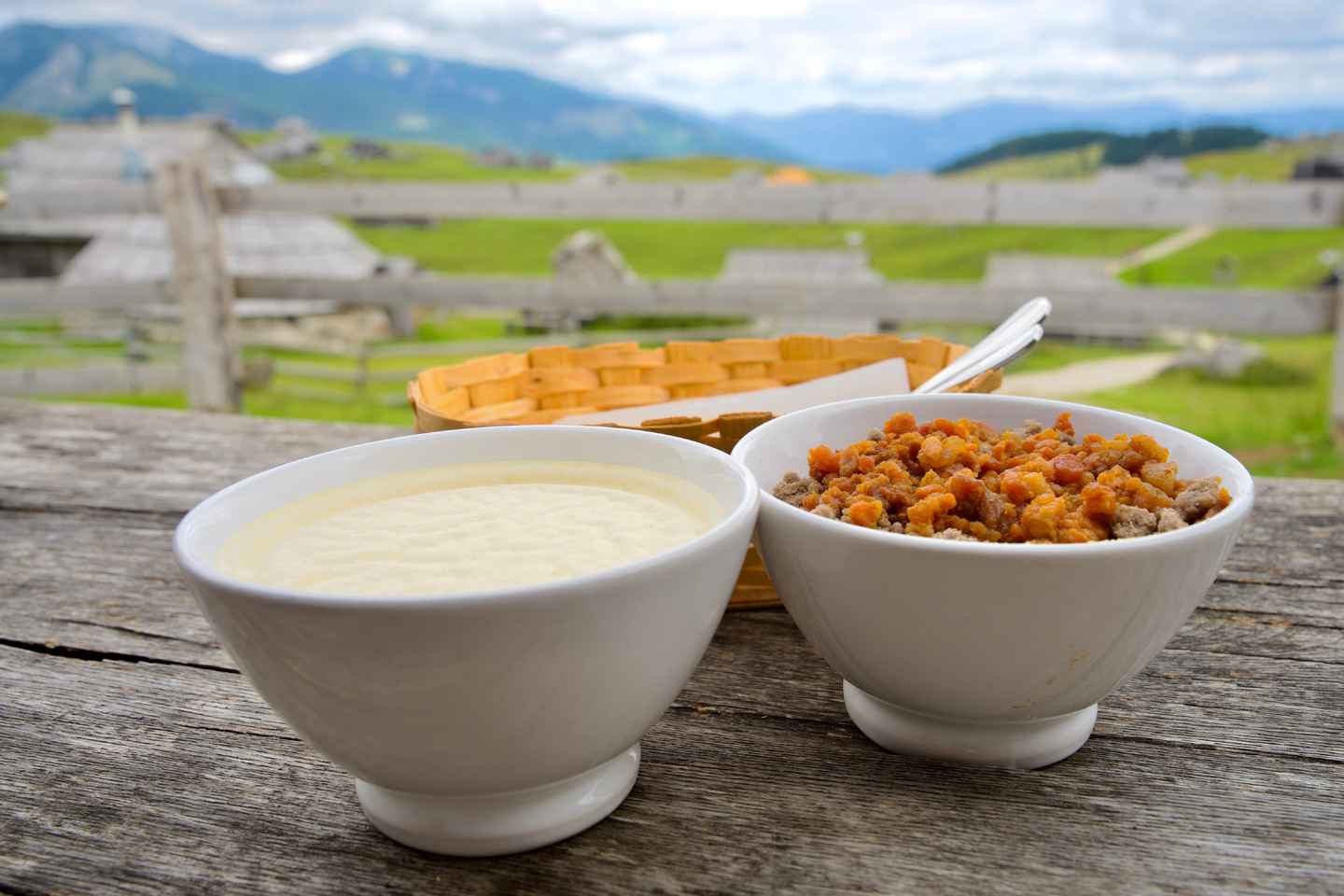 From Ljubljana: Velika Planina Tour with Meal & Photos