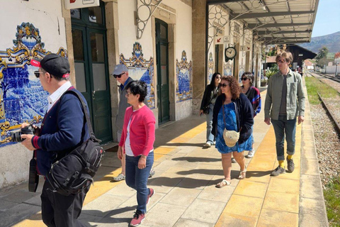 Porto: Dourodalen 2 vingårdar tur med lunch och guidad kryssning