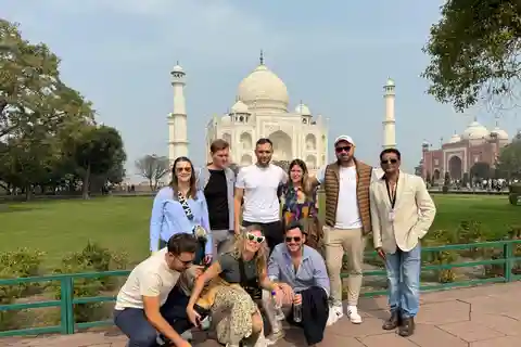 Da Delhi: Tour privato del Taj Mahal e di Agra con pranzo a 5 stelle