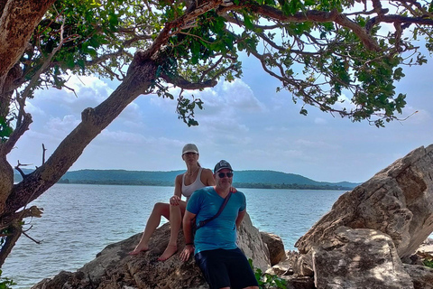 Sigiriya to Trincomalee: Kayaking & Floating Restaurant Tour