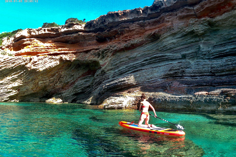 Paddelsurf i solnedgången, grottor, snorkling och cava